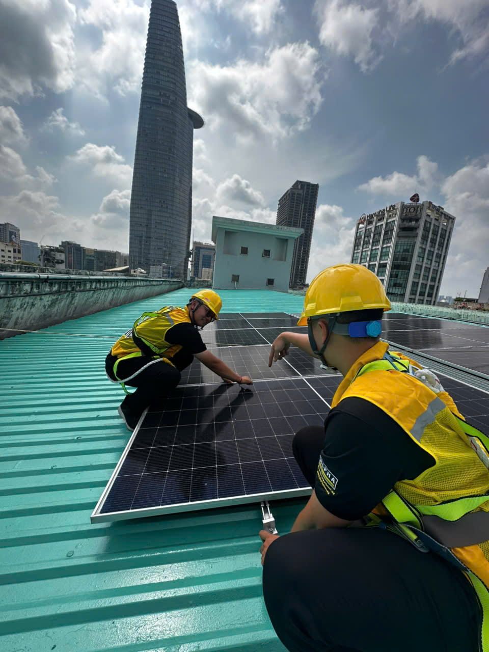 Tuyển dụng Chuyên Viên Kỹ Thuật Điện Năng Lượng Mặt Trời SOLAR Tuyển dụng Chuyên Viên Kỹ Thuật Điện Năng Lượng Mặt Trời SOLAR
